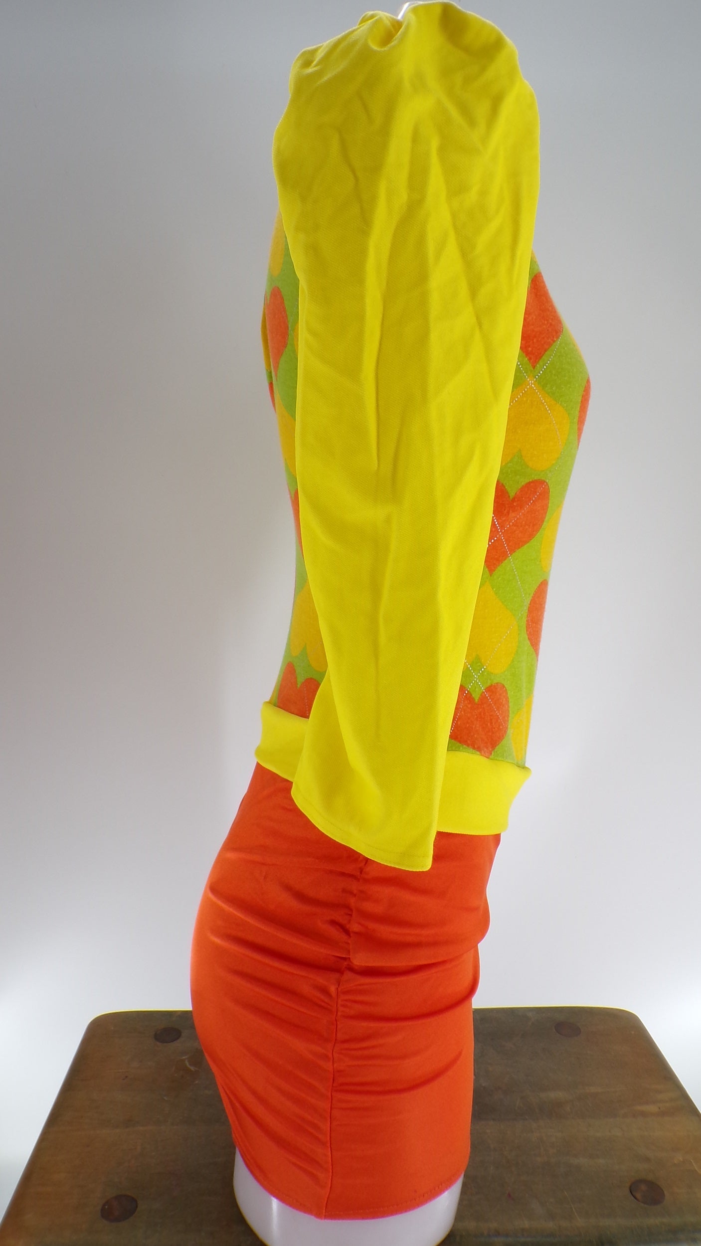 Pre-Owned Costume Groovy Hearts   XS Adult Yellow  Jazz