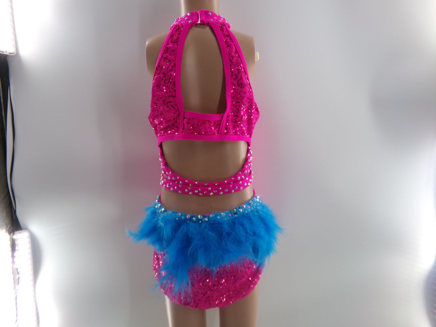 Pre-Owned Costume Large Child Pink Balera SQ11476 Jazz Tap Musical Theater Feathers Sequin Leotard