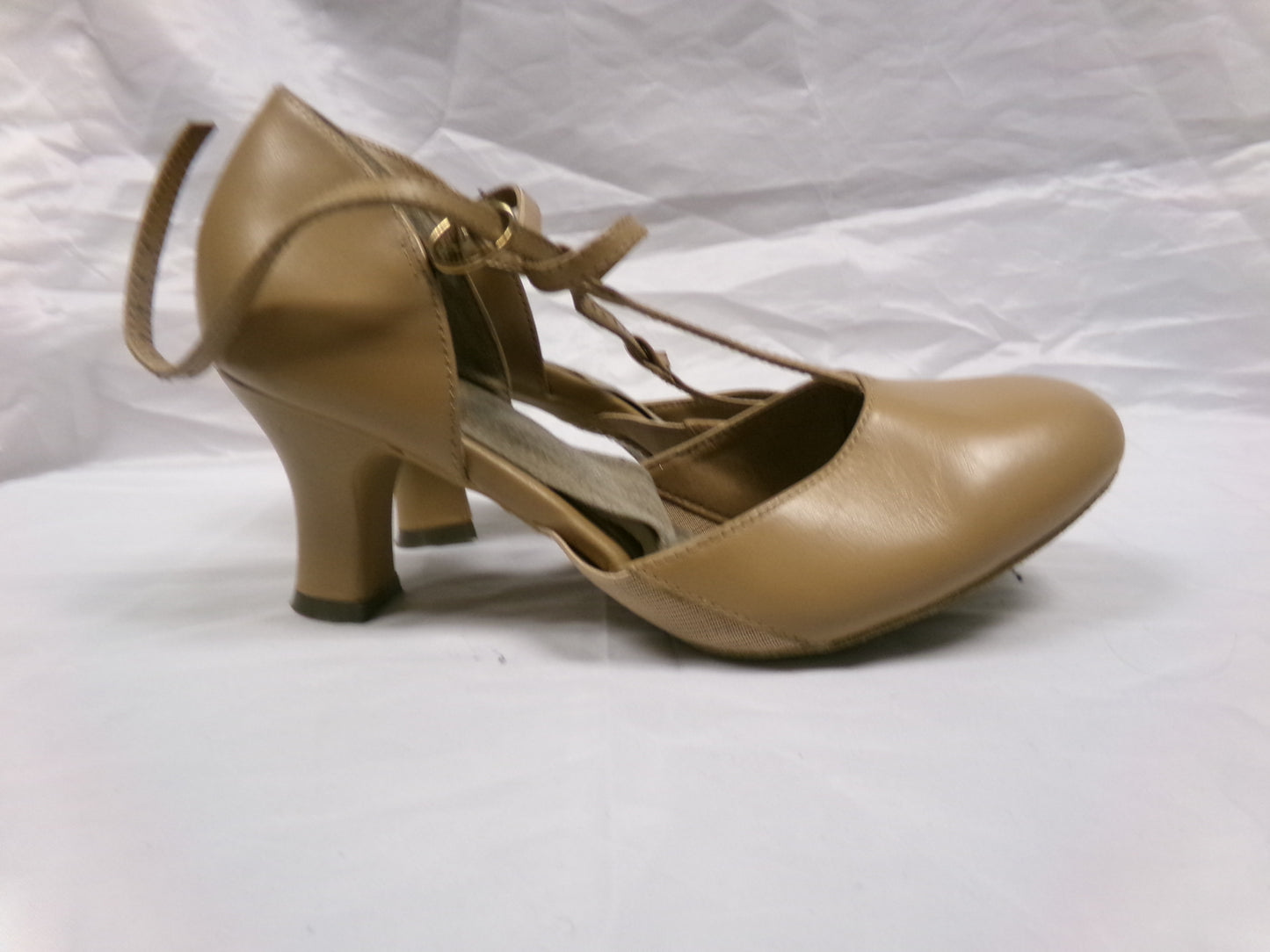 Pre-Owned Character Shoes Bloch Flex Tan 8M Character Heel 2.5 Inch Heel