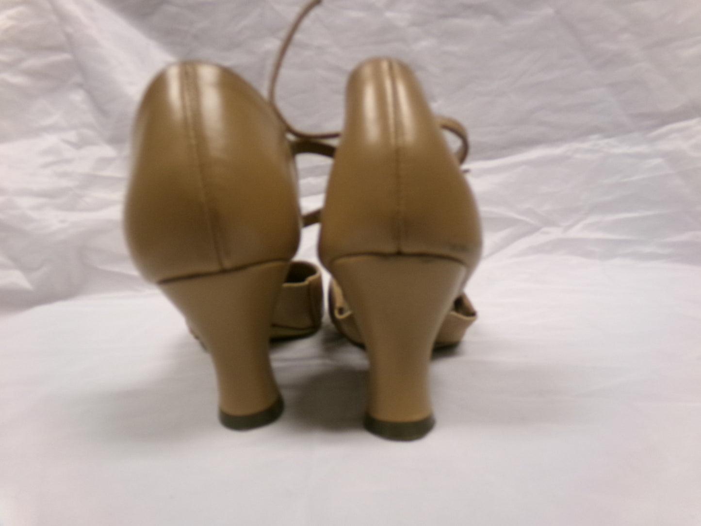 Pre-Owned Character Shoes Bloch Flex Tan 8M Character Heel 2.5 Inch Heel