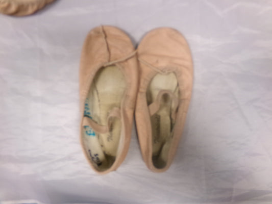 Pre-Owned Ballet Shoes Theatricals Kids 13.5M Pull On Leather Single Strap Full Sole