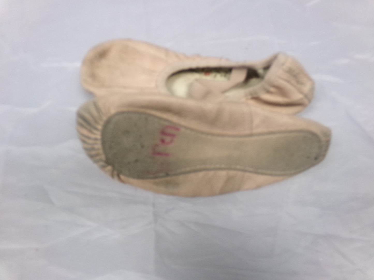 Pre-Owned Ballet Shoes DanzNMotion Child 13M Leather Single Strap Full Sole