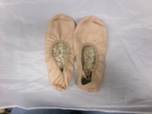 Pre-Owned Ballet Shoes DanzNMotion Child 2M Leather Single Strap Full Sole