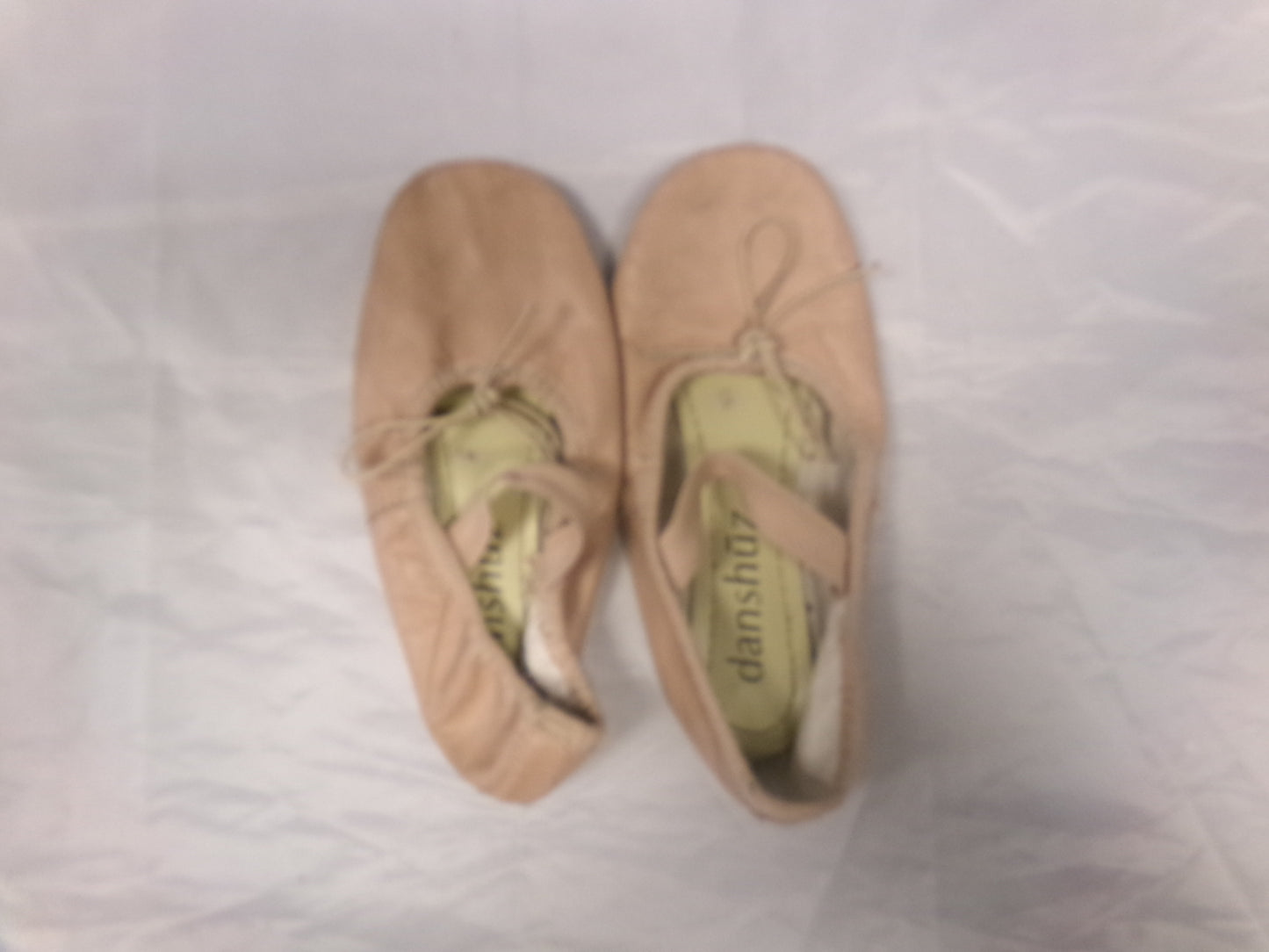 Pre-Owned Ballet Shoes DanzNMotion Child 1M  Leather Single Strap Full Sole