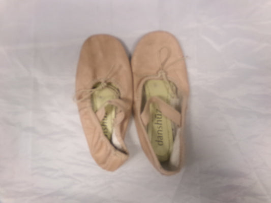 Pre-Owned Ballet Shoes DanzNMotion Child 1M  Leather Single Strap Full Sole
