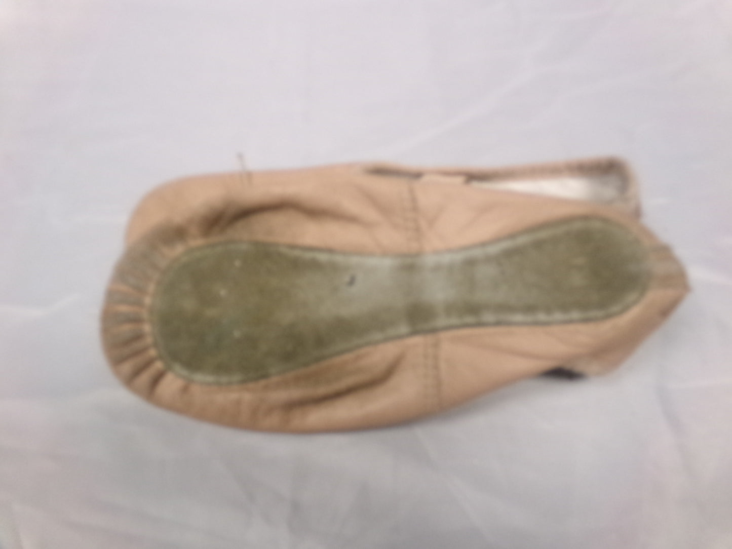 Pre-Owned Ballet Shoes DanzNMotion Child 1M  Leather Single Strap Full Sole