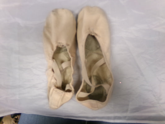 Pre-Owned Ballet Shoes Capezio 2028 Adult 9.5W Canvas Crossing Straps Split Sole