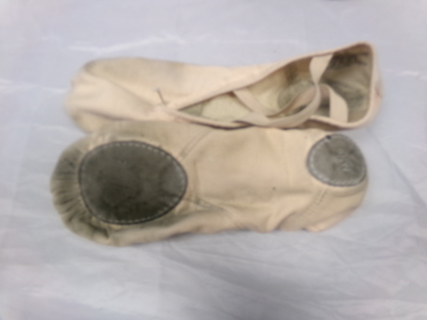 Pre-Owned Ballet Shoes Capezio 2028 Adult 9.5W Canvas Crossing Straps Split Sole