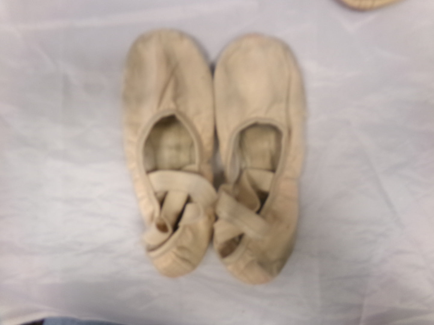 Pre-Owned Ballet Shoes So Danca SD16 8.5A Adult Canvas Crossing Straps Split Sole