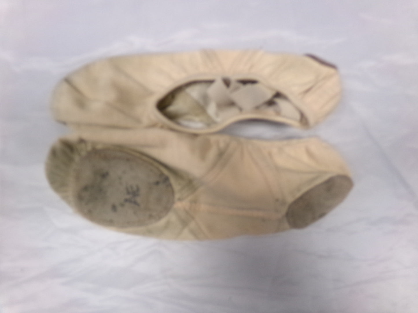 Pre-Owned Ballet Shoes DanzNMotion 8.5M Adult Canvas Crossed Straps Split Sole