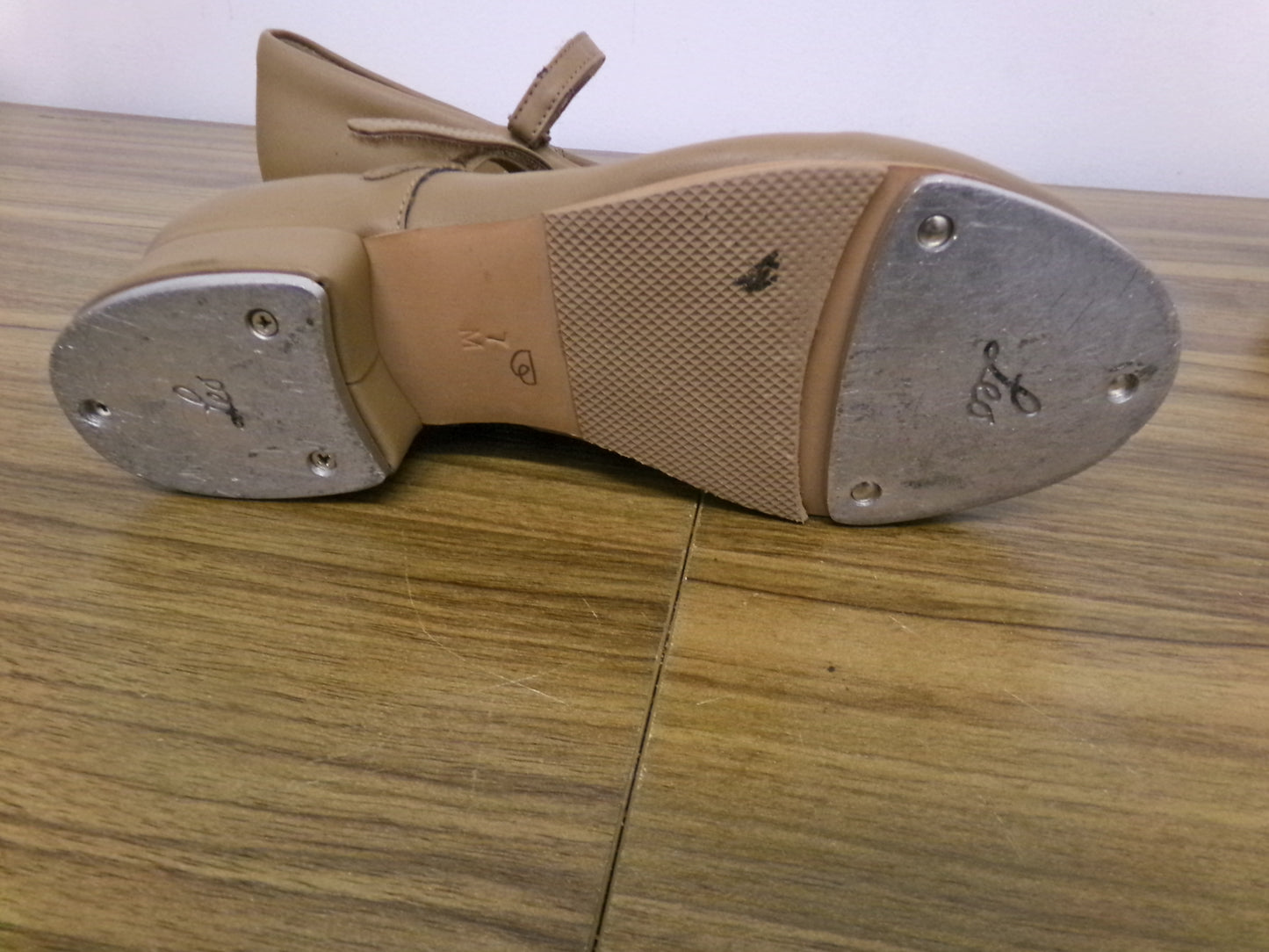 Pre-Owned Tan Tap Shoes Leo's 7M Mary Jane Leather Easy Strap