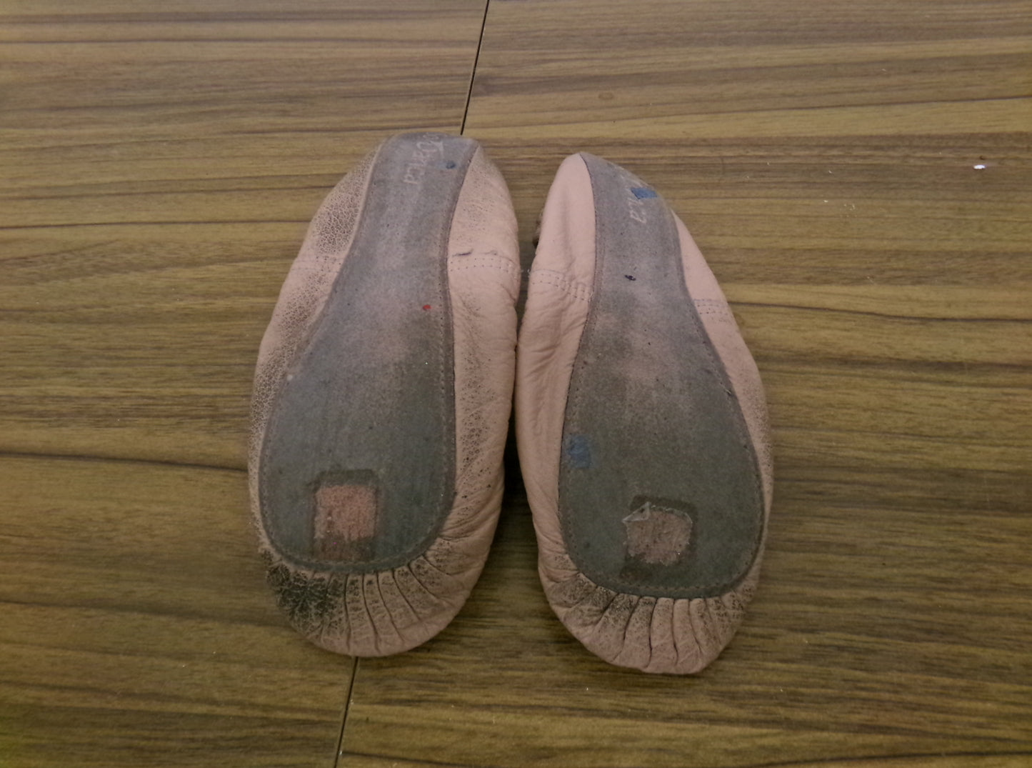 Pre-Owned Ballet Shoes SoDanca Adult 5B Pull On Leather Single Strap Full Sole