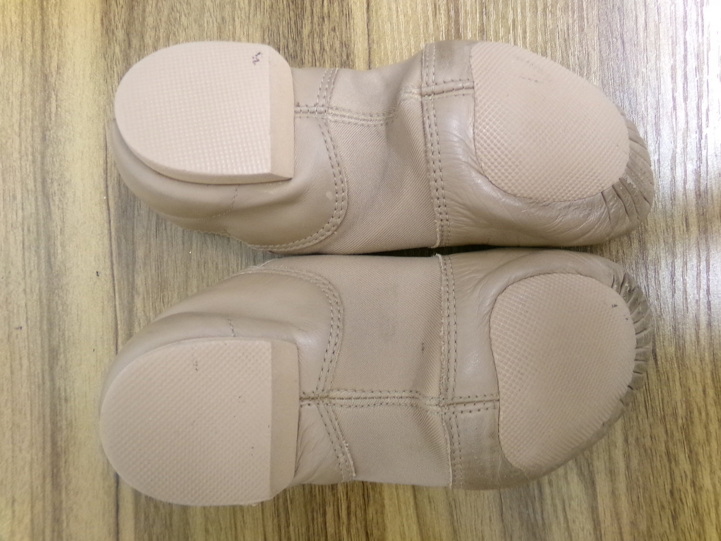 Pre-Owned Jazz Shoes Capezio EJ2 3.5M Tan Leather Split Sole