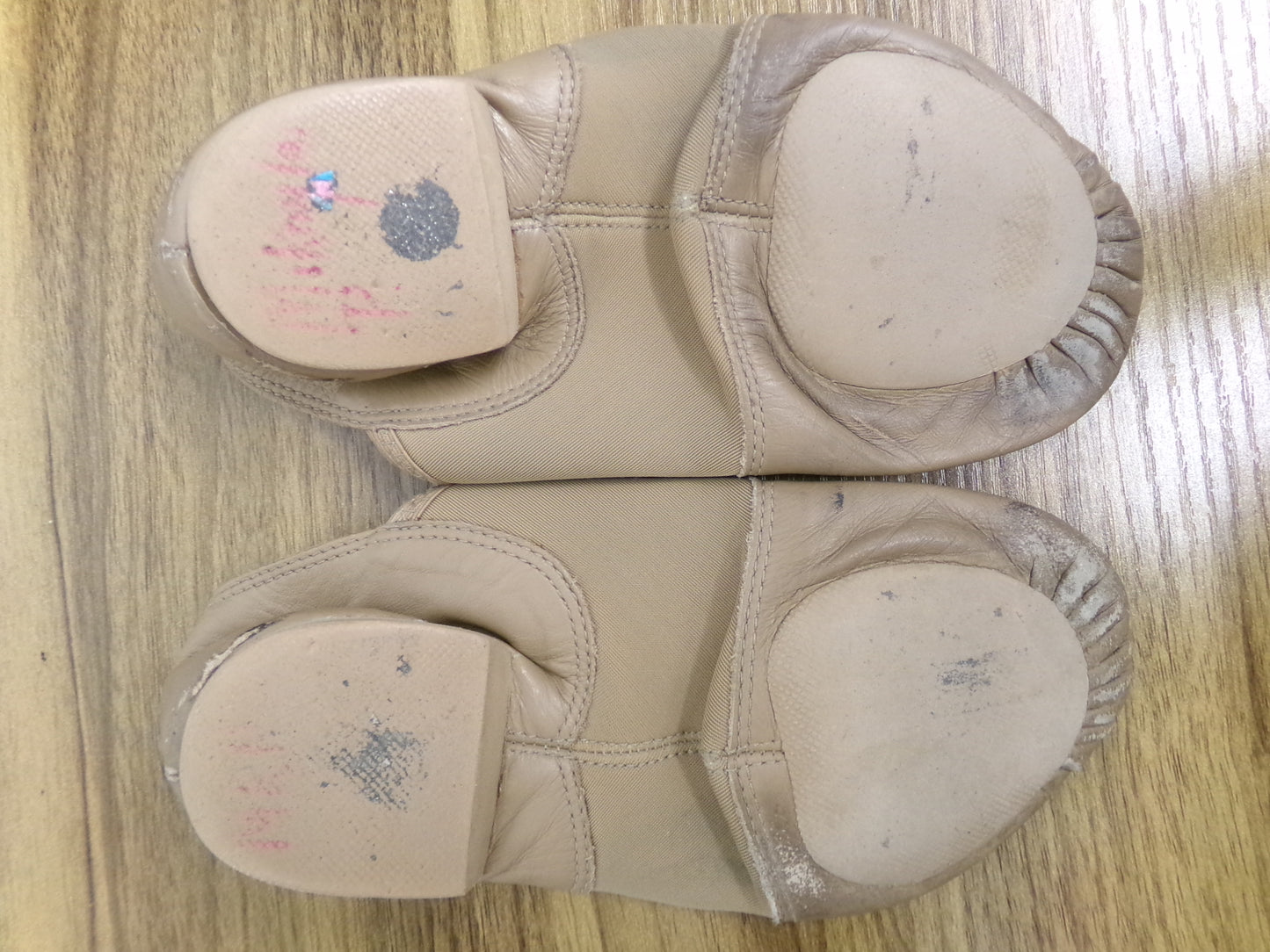 Pre-Owned Jazz Shoes Capezio EJ2 4.5W Tan Leather Split Sole