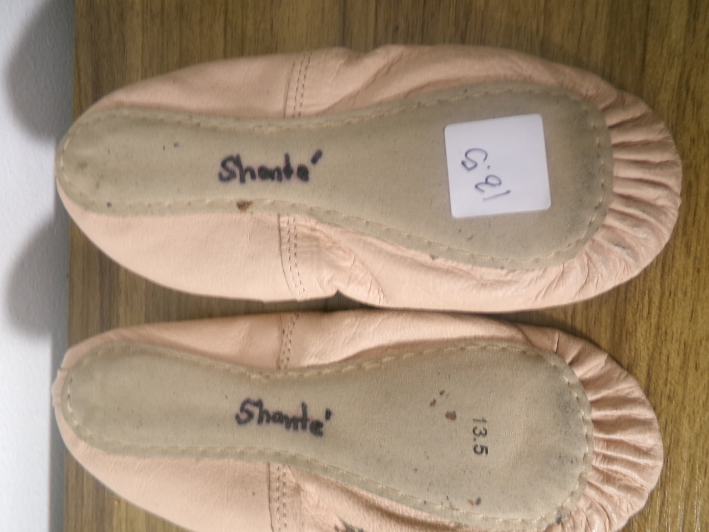 Pre-Owned Ballet Shoes DanzNMotion Child 13.5M kids Leather Single Strap Full Sole