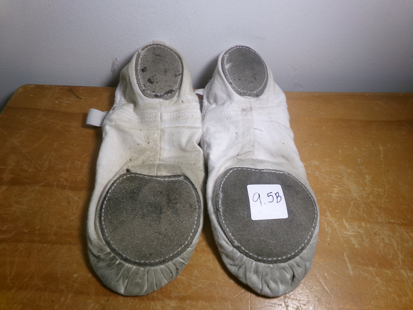 Pre-Owned Ballet Shoes So Danca SD16 White 9.5B Adult Canvas Crossing Straps Split Sole