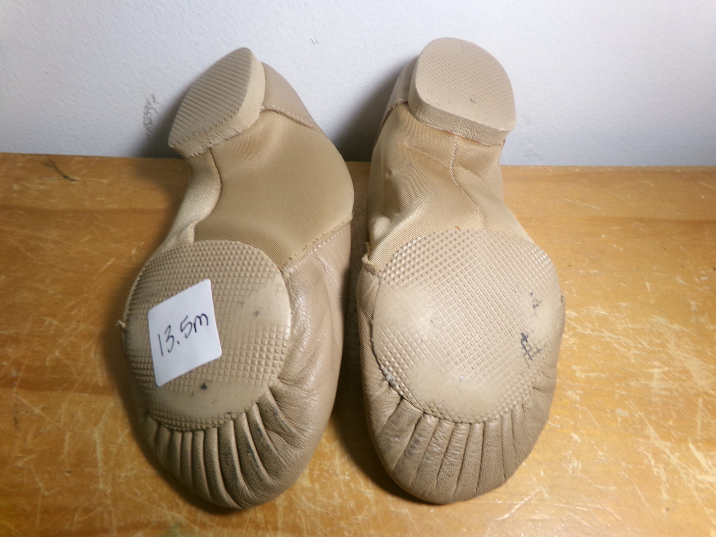 Pre-Owned Jazz Shoes So Danca JZ43 Child 13.5M Tan Pull On Leather Split Sole