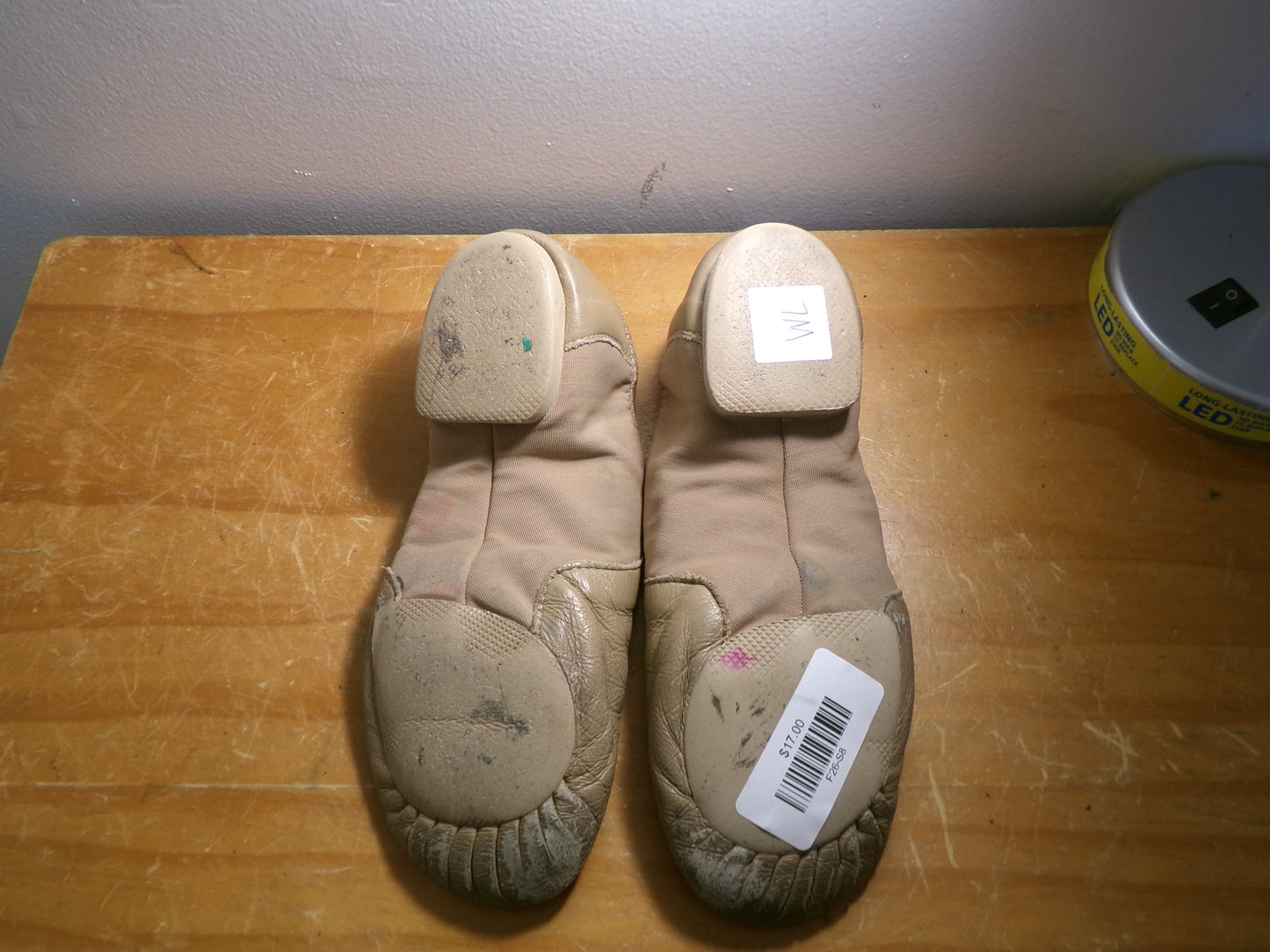 Pre-Owned Jazz Shoes DanzNMotion Adult 7M Tan Slip On Leather Split Sole