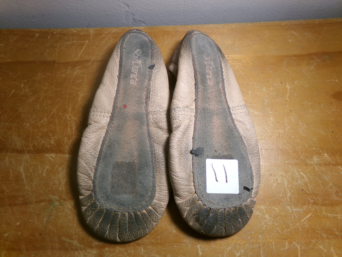 Pre-Owned Ballet Shoes SoDanca Kid 11D Pull On Leather Single Strap Full Sole