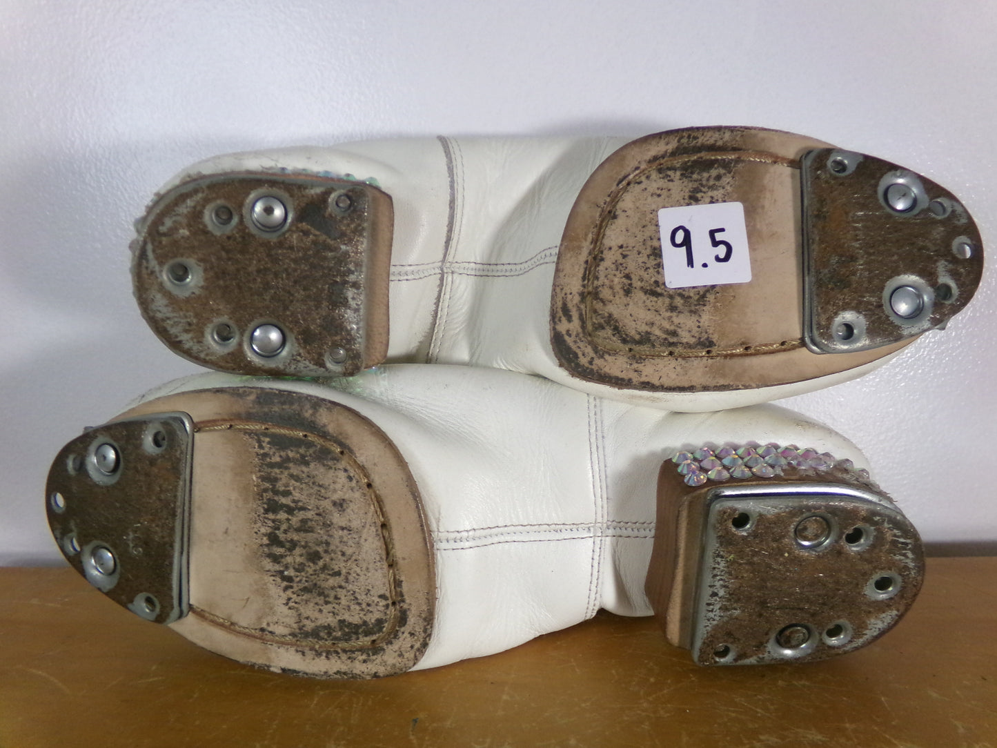 Pre-Owned Buck Clogging Shoes Steven Stompers 9.5M White Oxford Split Sole NEEDS LACES