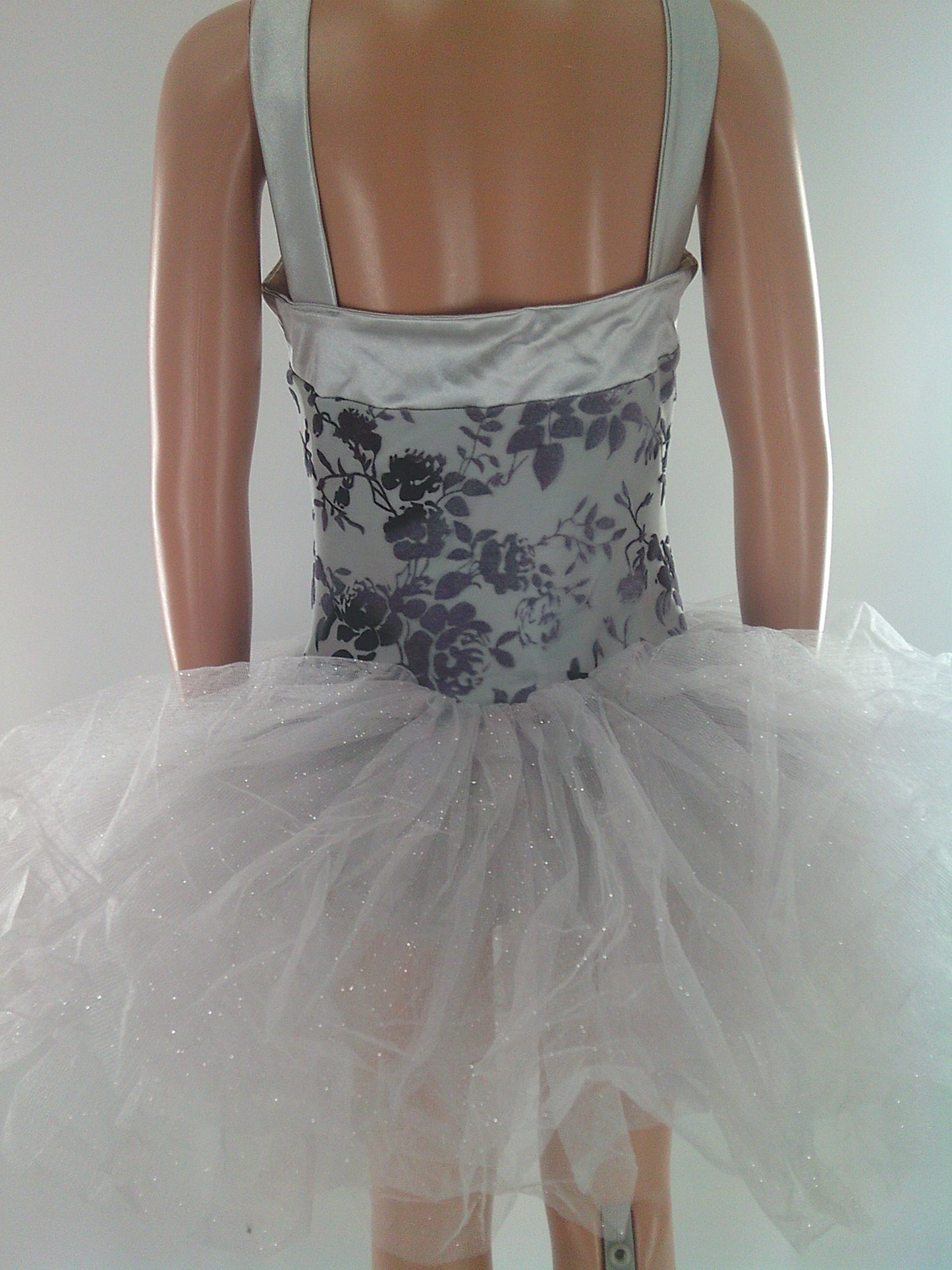 Pre-Owned Costume Weissman  8875 Intermediate Child  Silver  Ballet