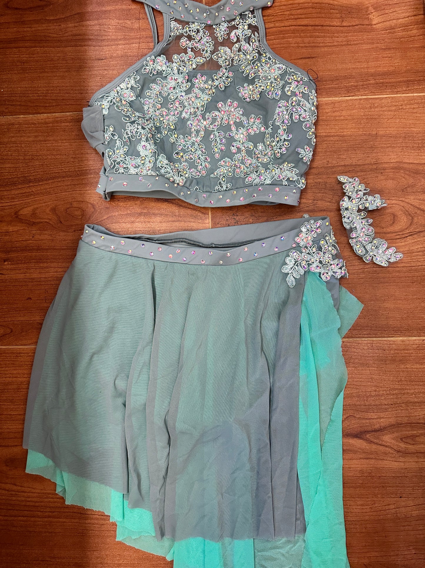 Pre-Owned Costume XL Child Green Revolution RC24589 Lyrical Contemporary Ballet Rhinestone 2 pc Lace