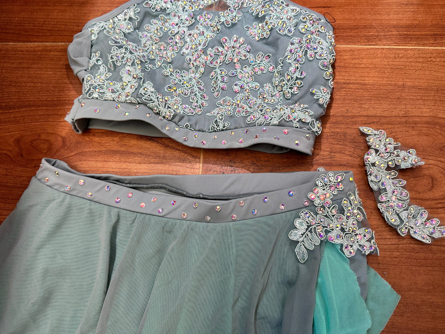 Pre-Owned Costume XL Child Green Revolution RC24589 Lyrical Contemporary Ballet Rhinestone 2 pc Lace