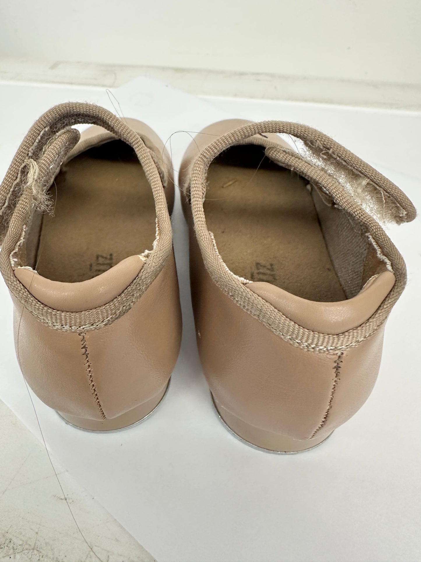 Pre-Owned Tap Shoes Danshuz 534 Girl's 9M Tan Mary Jane Easy Strap