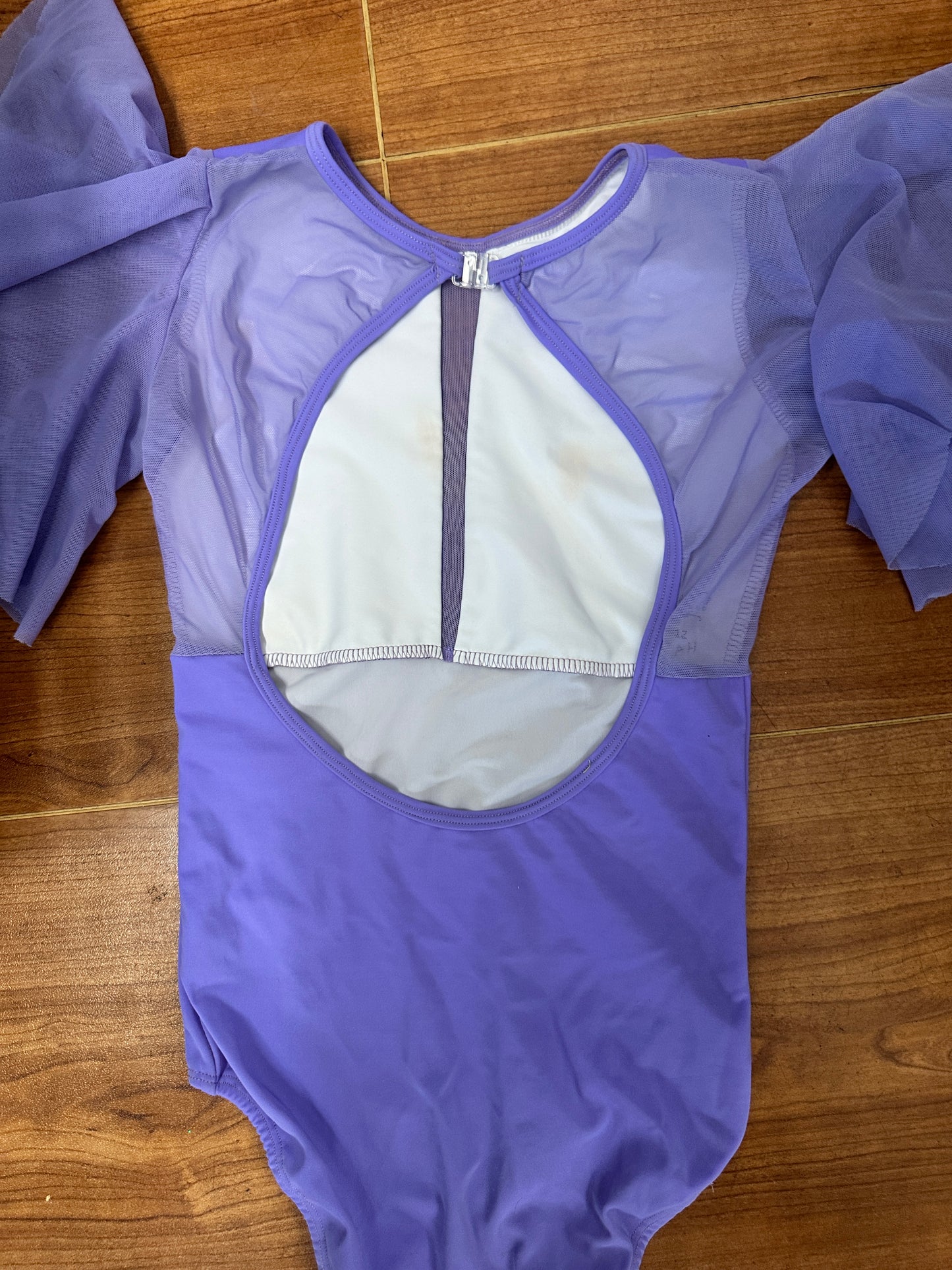 Pre-Owned Leotard 22 Couture Leotard Purple Lavender Flutter Sleeve Child Large 12