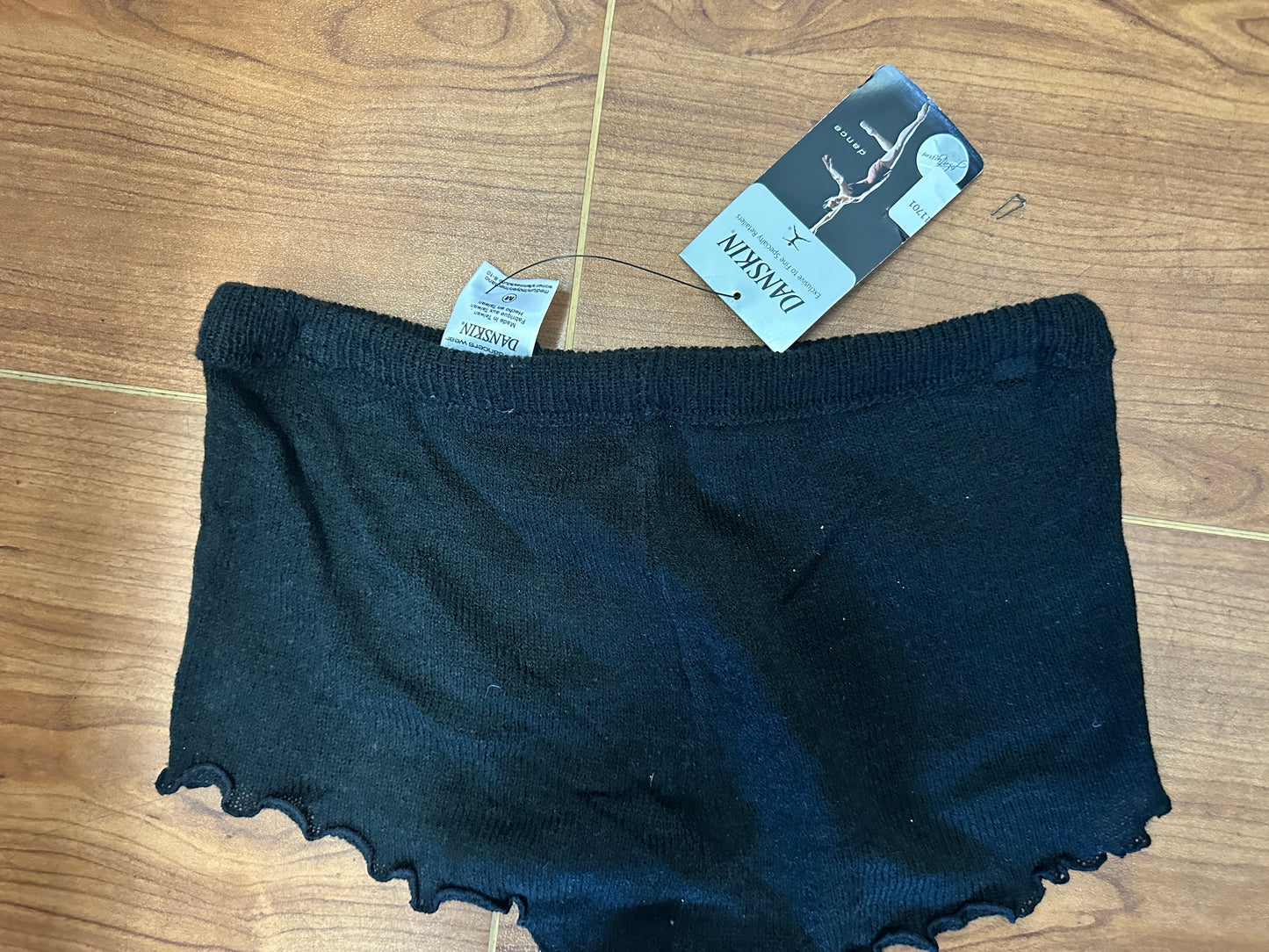 New Shorts Danskin 4601 Knit Black Medium and Large Adult Hip Hop Clogging Jazz