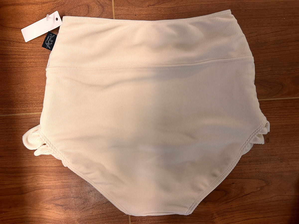 Pre-Owned Trunks Tiger Friday Ivory Ruffle Small Adult