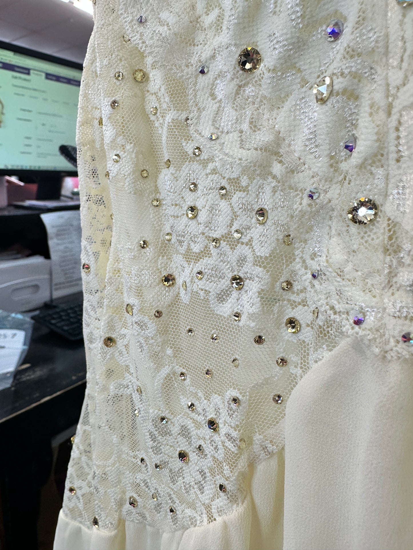 Pre-Owned Costume Weissman  10841 Small Adult Ivory Dress Contemporary Rhinestones