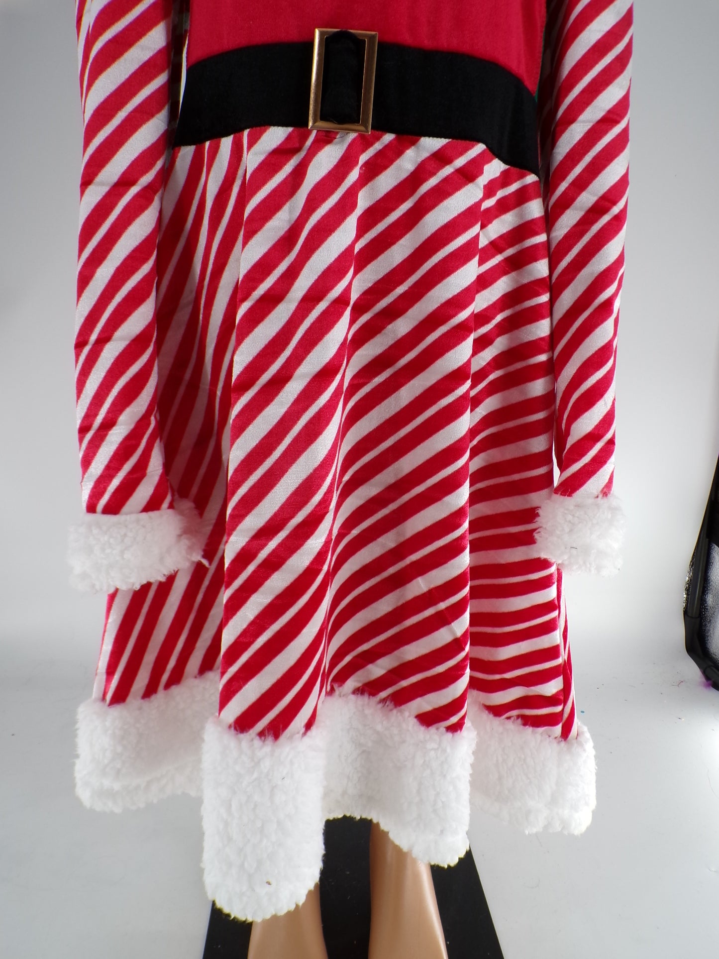 Pre-Owned Costume Christmas No Boundaries   Small Child Red  Jazz