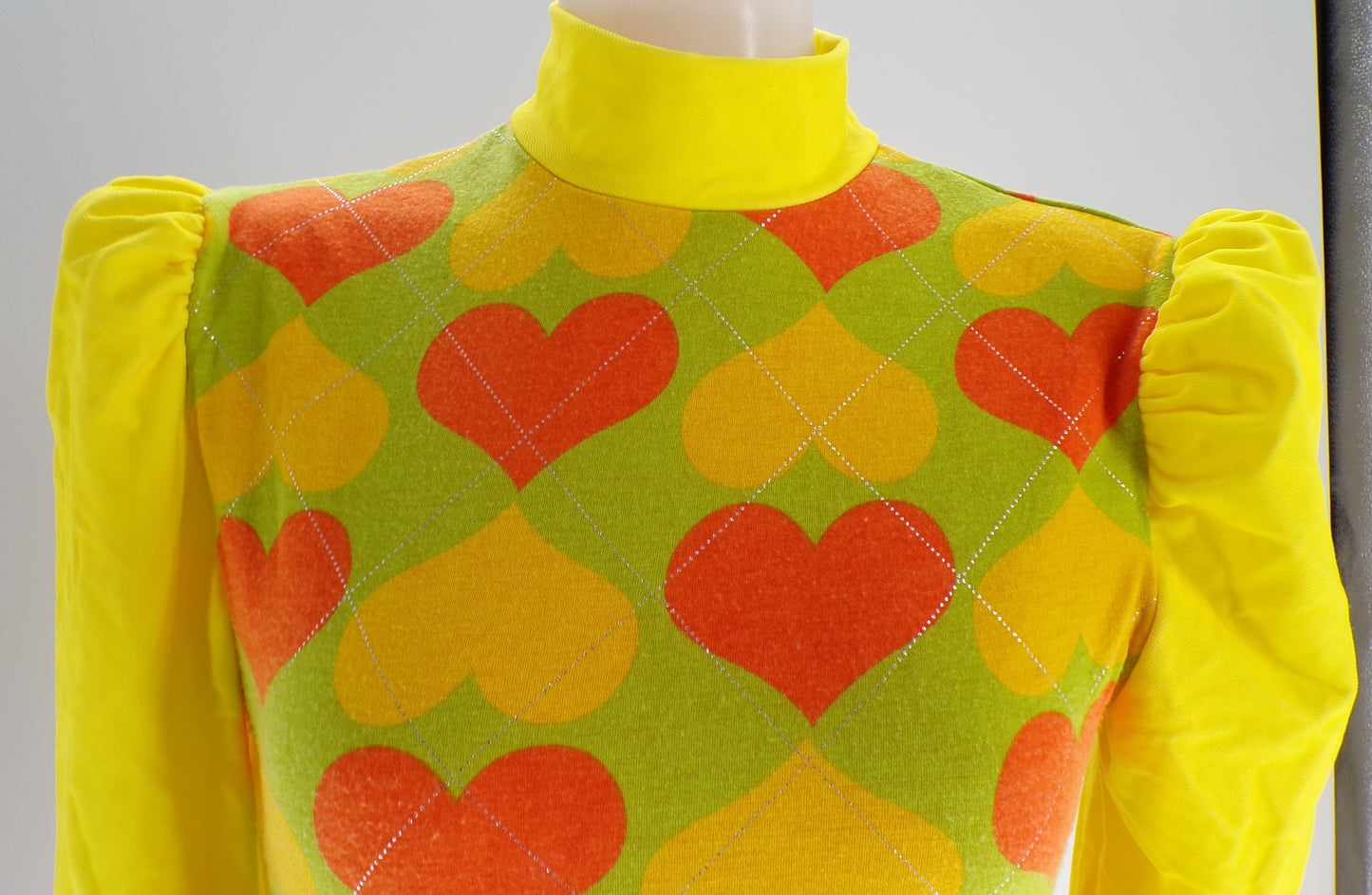 Pre-Owned Costume Groovy Hearts   XS Adult Yellow  Jazz