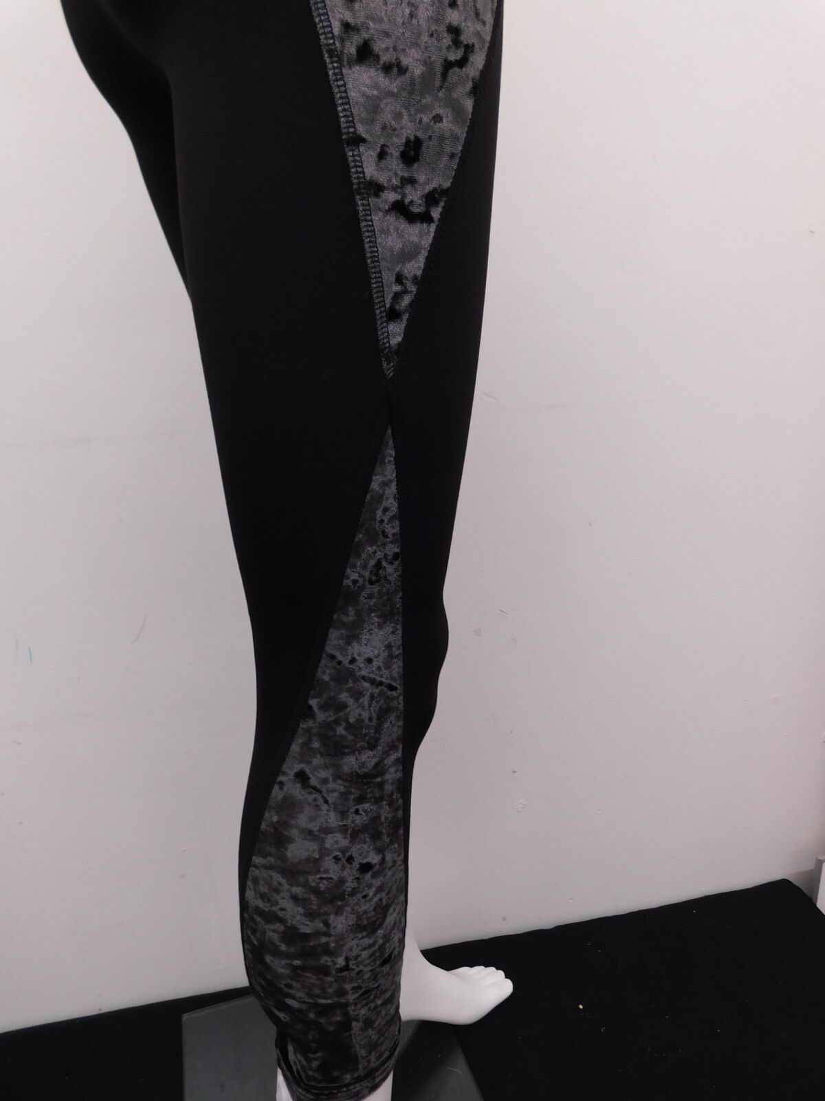 Pre-Owned Leggings Justice   Large Child Black  Jazz