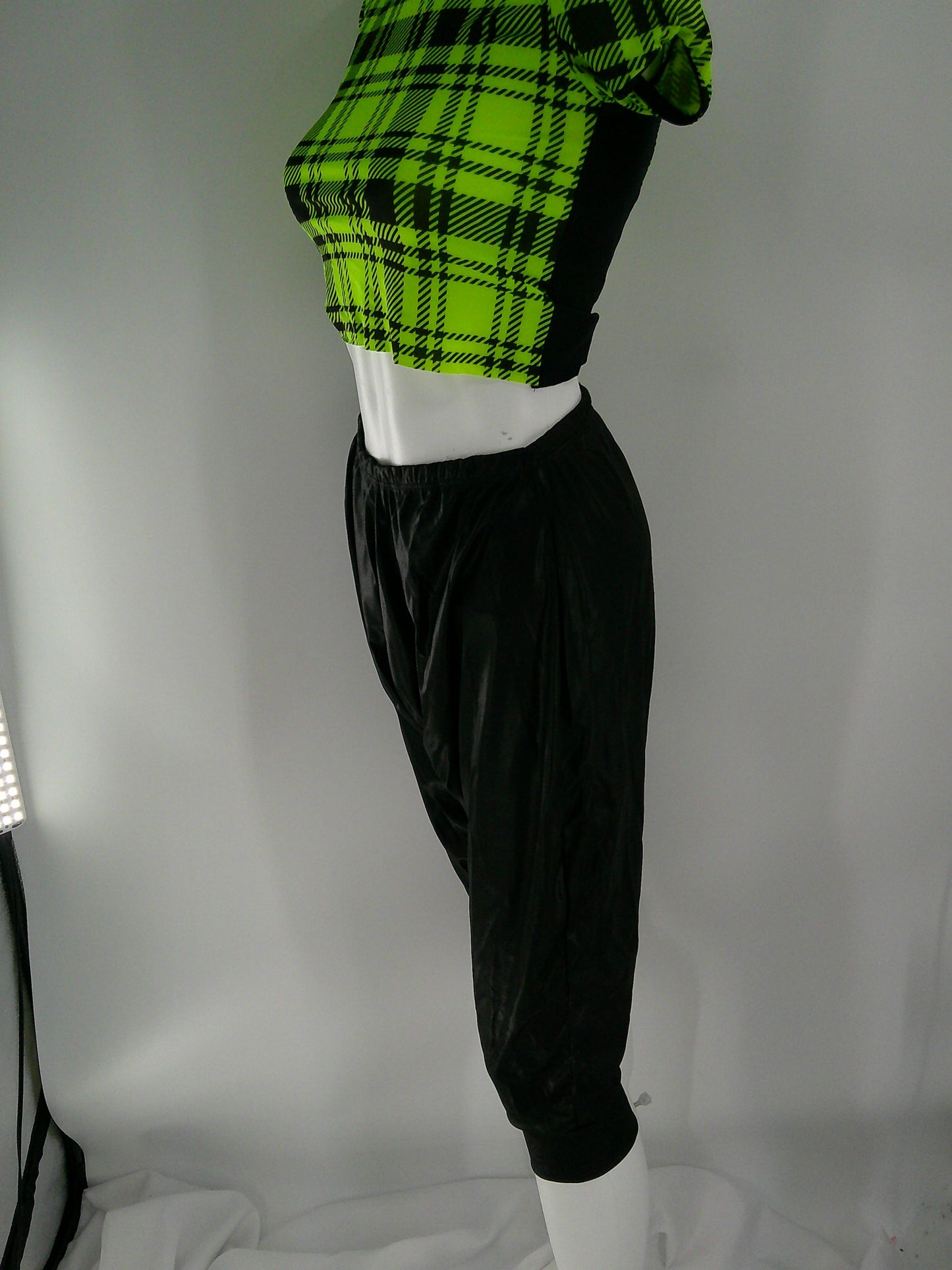 Pre-Owned Costume Curtain Call J4658 Large Child Green 2 pc Hip Hop