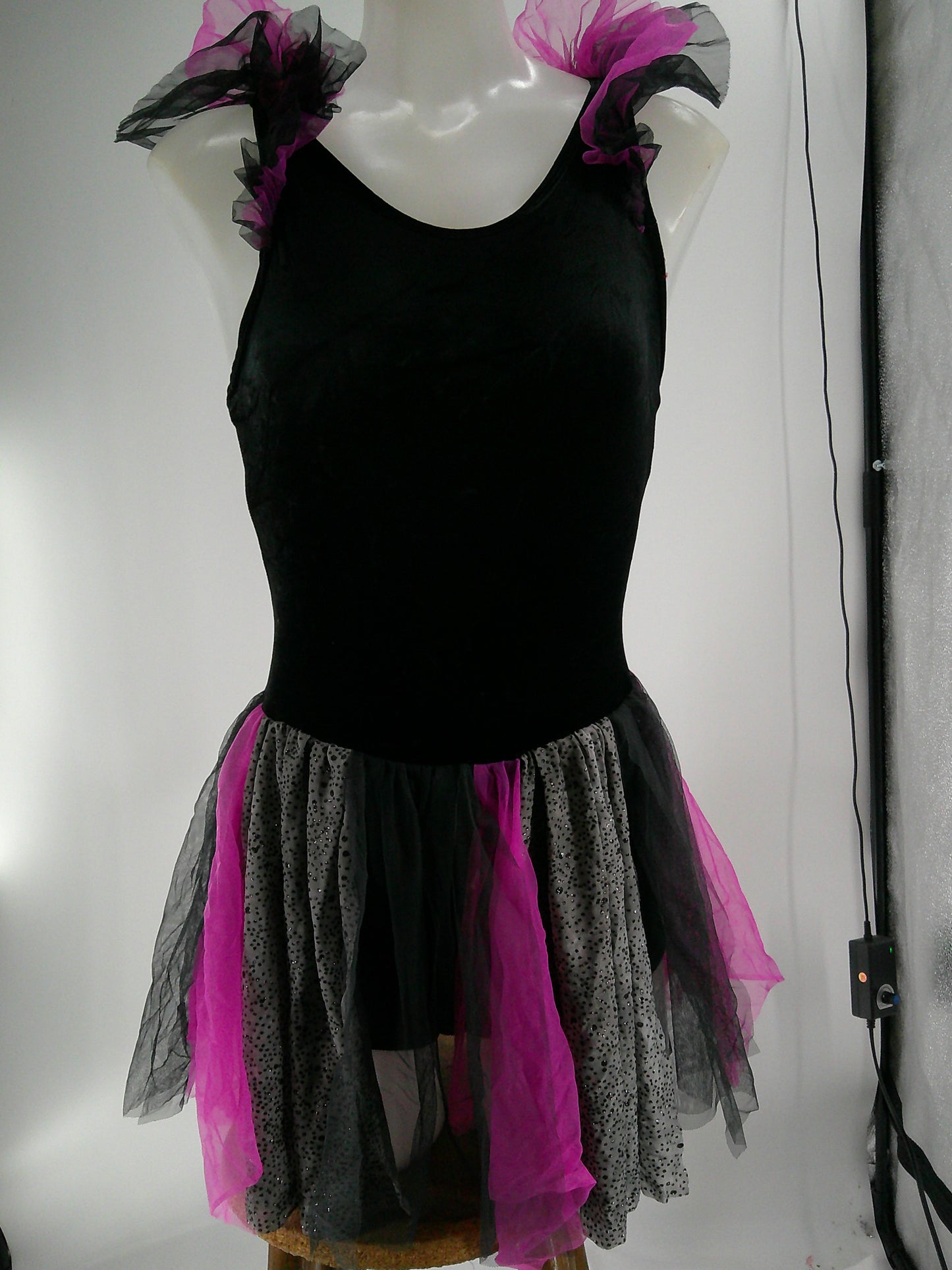 Pre-Owned Costume Curtain Call  E1008 Small Adult Pink Skirt Jazz Glitter