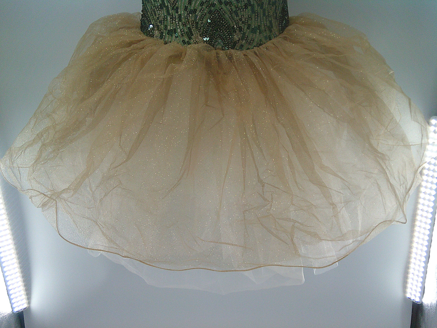 Pre-Owned Costume Curtain Call  E2134 Large Child  Green  Ballet Sequin Peacock