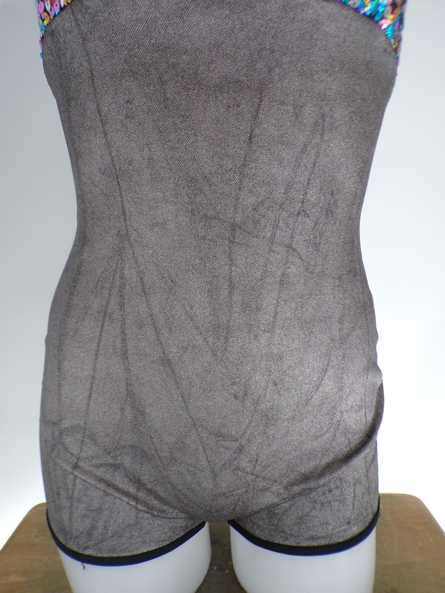 Pre-Owned Costume Curtain Call E767 Large Adult Gray Jazz Sequin