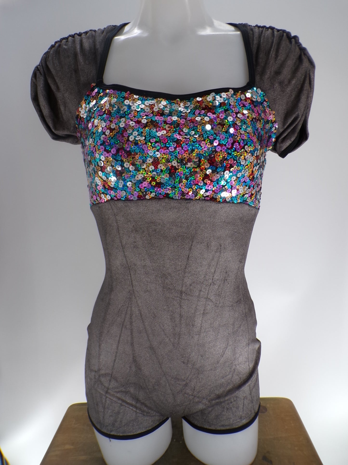 Pre-Owned Costume Curtain Call E767 Large Adult Gray Jazz Sequin
