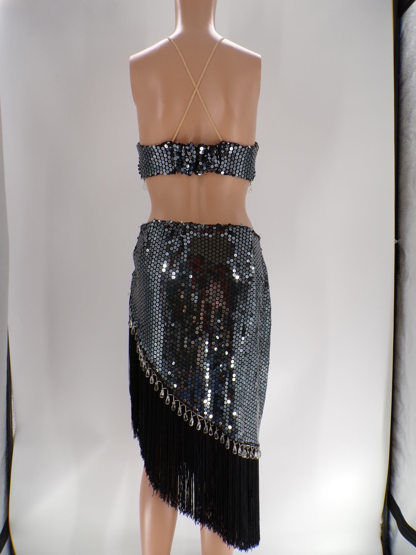Pre-Owned Costume Unbranded   Medium Adult Gray  Latin
