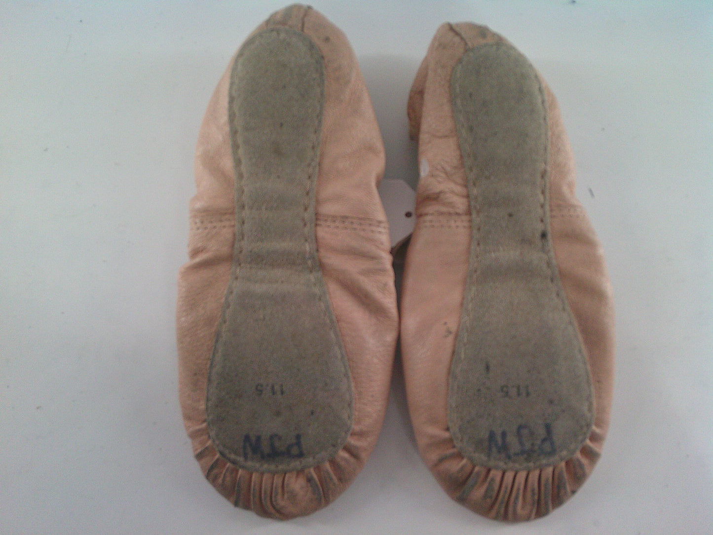 Pre-Owned Ballet Shoes DanzNMotion Big Kid 2M Leather Single Strap Full Sole