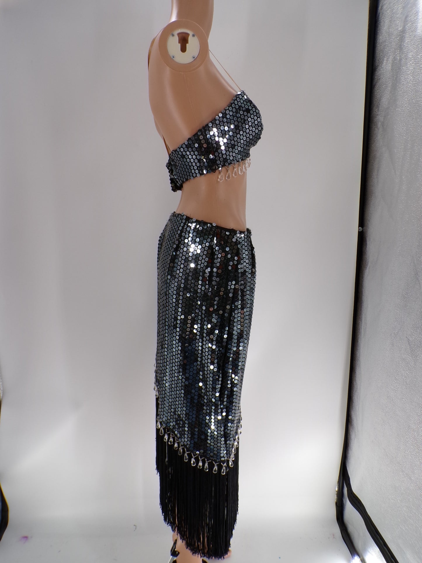 Pre-Owned Costume Unbranded   Medium Adult Gray  Latin