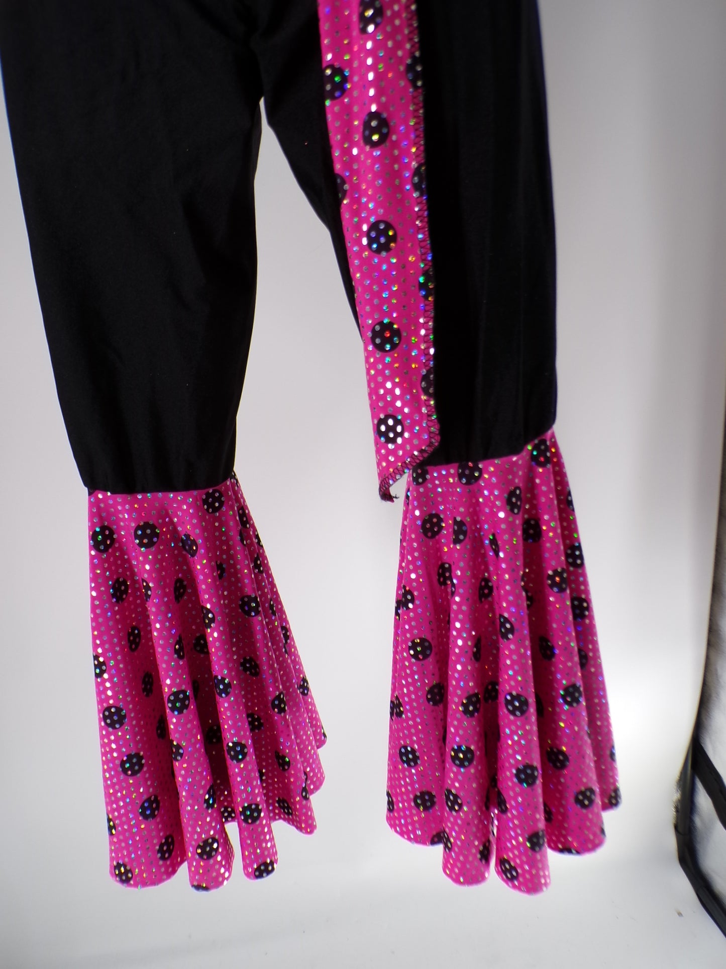 Pre-Owned Costume Leo's   Medium Child Pink Jumpsuit Jazz Sequin Disco