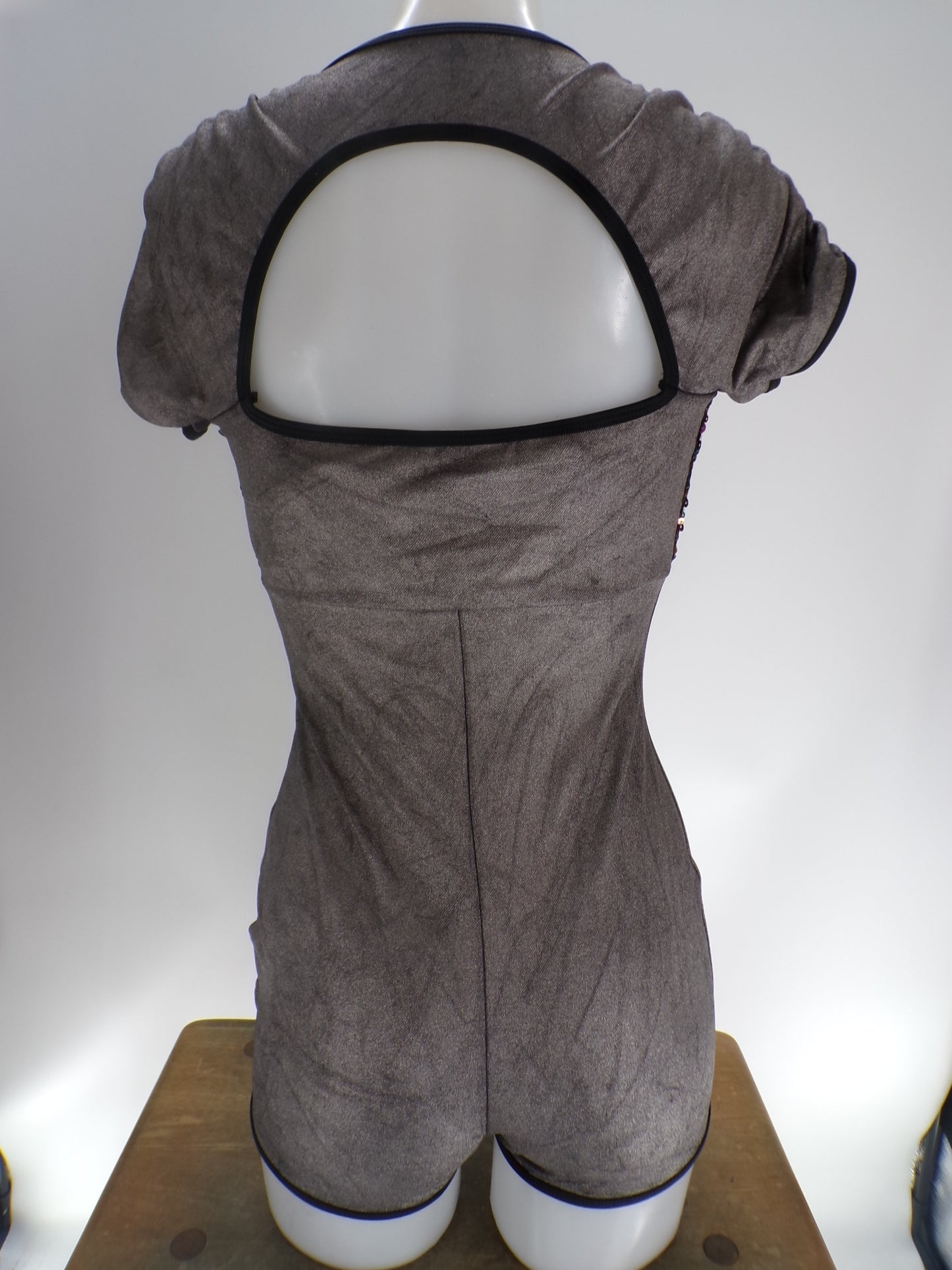 Pre-Owned Costume Curtain Call E767 Large Adult Gray Jazz Sequin