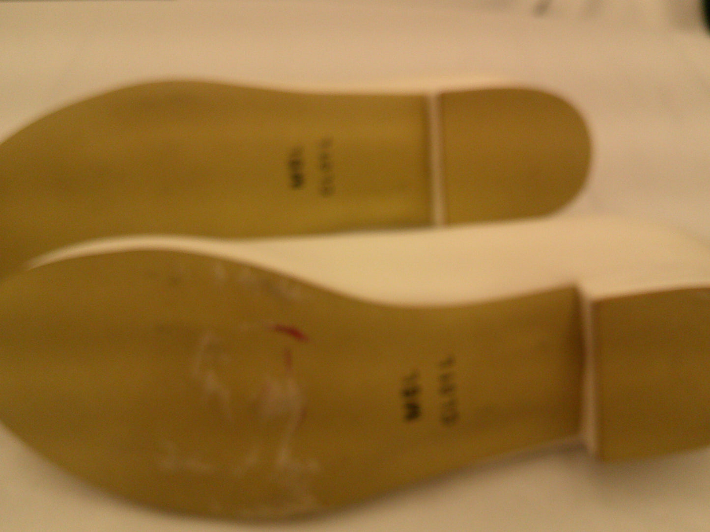 Pre-Owned Clogging Shoes NO TAPS So Danca 6M White Full Sole (Copy)