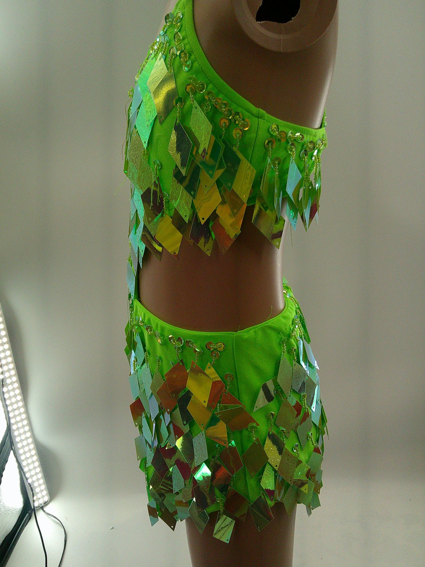 Pre-Owned Costume Medium Child Green Glamour Jazz Tap Musical Theater Mockini Sequin