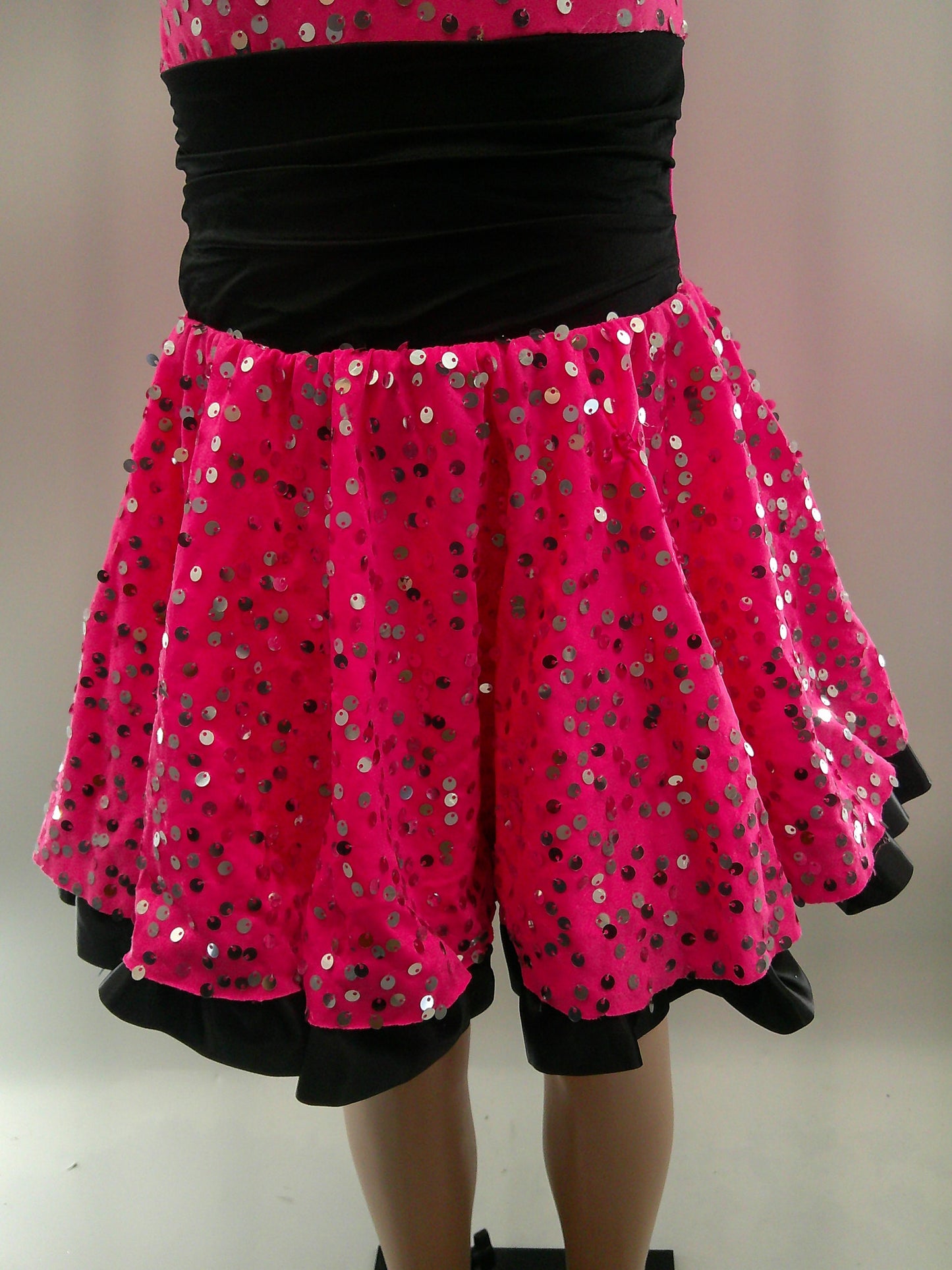 Pre-Owned Costume Medium Child Pink Costume Gallery 17316 Jazz Tap Clogging Musical Theater Sequin Dress Bow