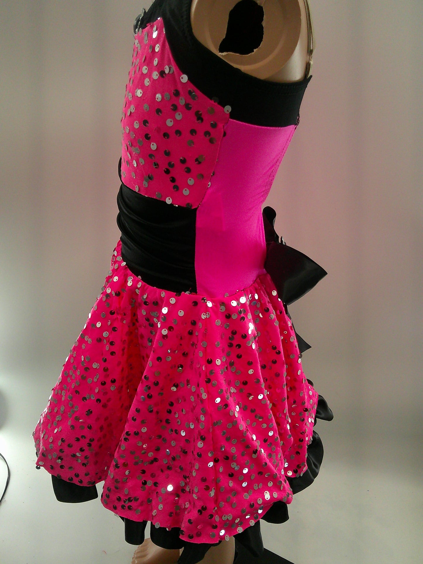 Pre-Owned Costume Medium Child Pink Costume Gallery 17316 Jazz Tap Clogging Musical Theater Sequin Dress Bow