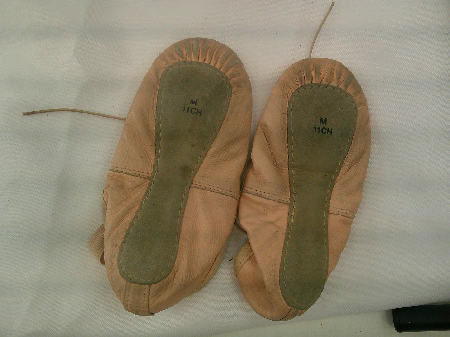 Pre-Owned Ballet Shoes DanzNMotion Toddler 11M Leather Single Strap Full Sole